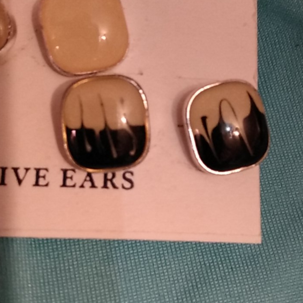 Earrings - Picture 2 of 3